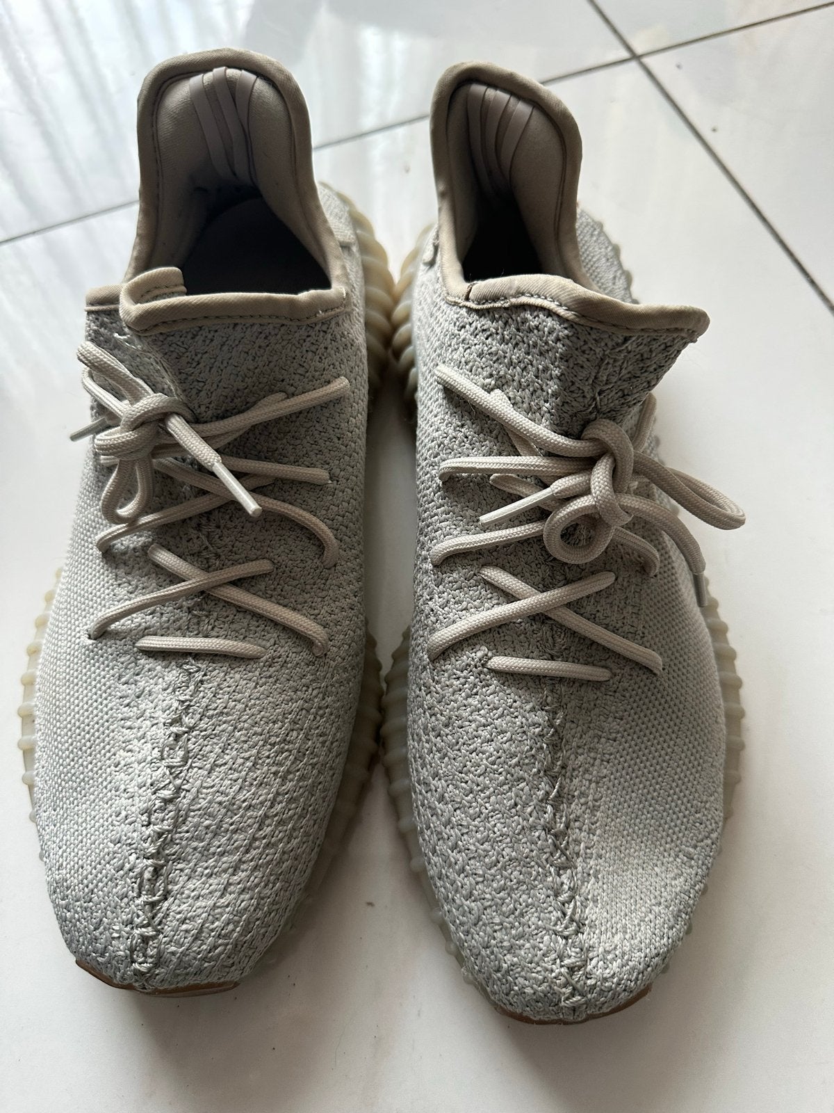 Adidas Yeezy Boost 350 V2 Light - Maat 43 1/3, Overige kleuren, Ophalen of Verzenden, Sneakers of Gympen, Zo goed als nieuw