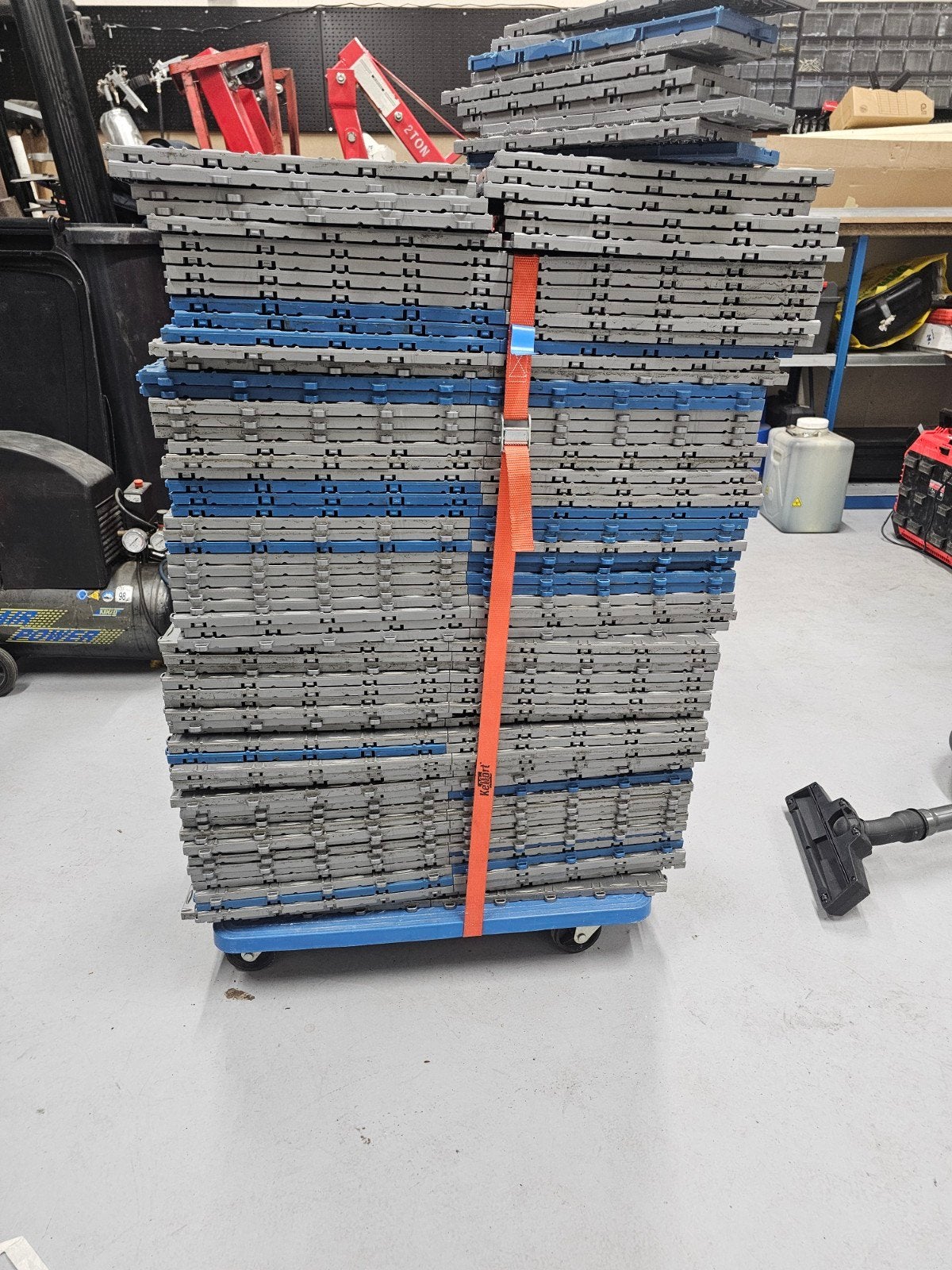 Garage tegels 33cm blauw grijs, Doe-het-zelf en Verbouw, Tegels, Ophalen, Overige materialen, Gebruikt, 20 tot 40 cm