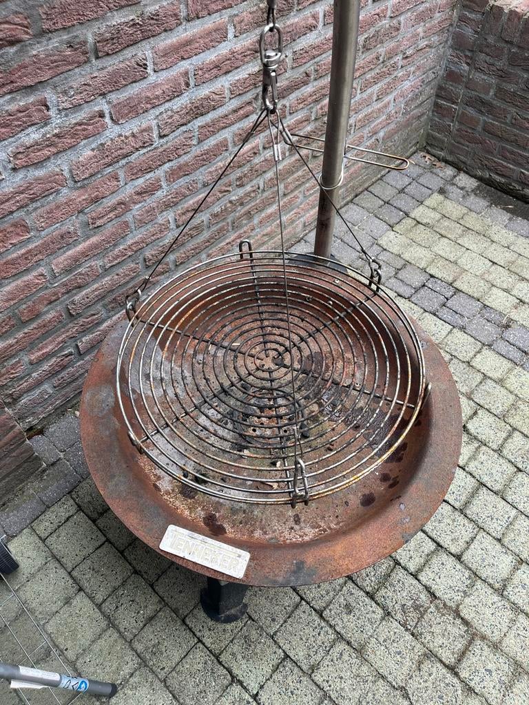 Tenneker vuurkorf/barbecue - Gebruikt maar functioneel, Tuin en Terras, Tuinhaarden, Gebruikt, Ophalen