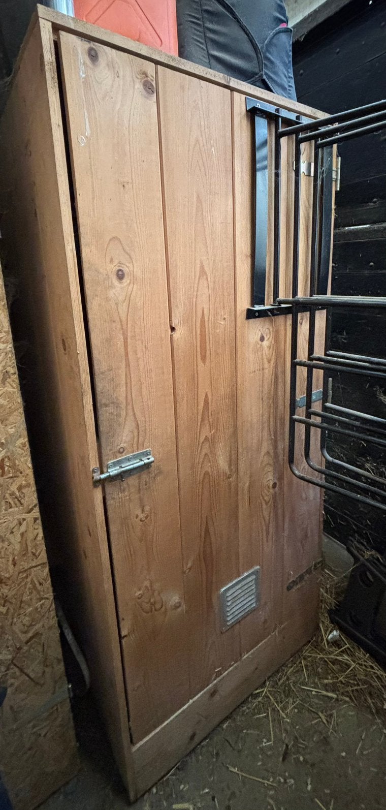 Zadelkast te koop, Ophalen, Zo goed als nieuw, Hout, Overige typen