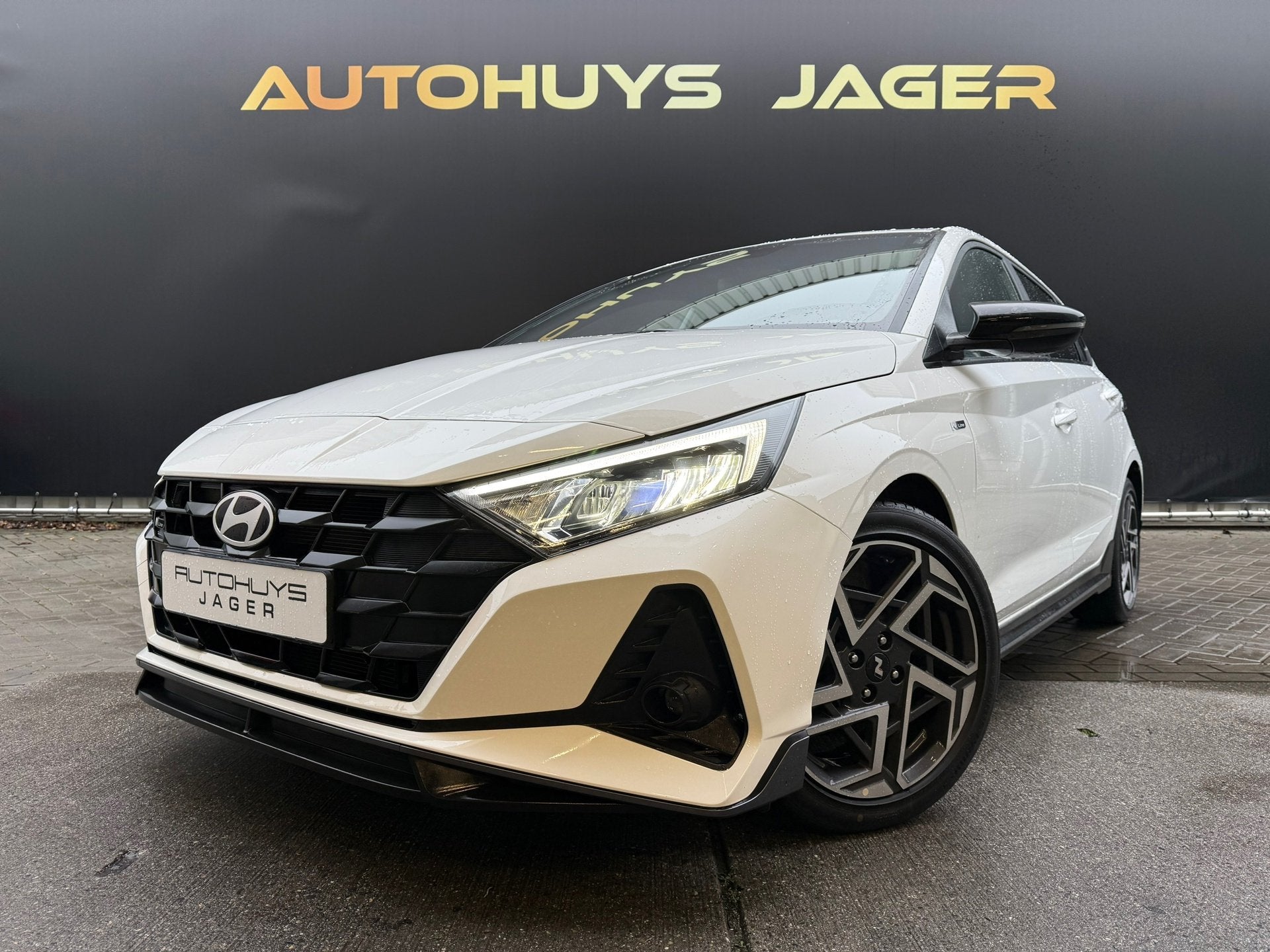 Hyundai I20 N Line 1.2 MPI i-Motion|Pano|Camera|Carplay|Spor, Voorwielaandrijving, Dealer onderhouden, Gebruikt, Zwart