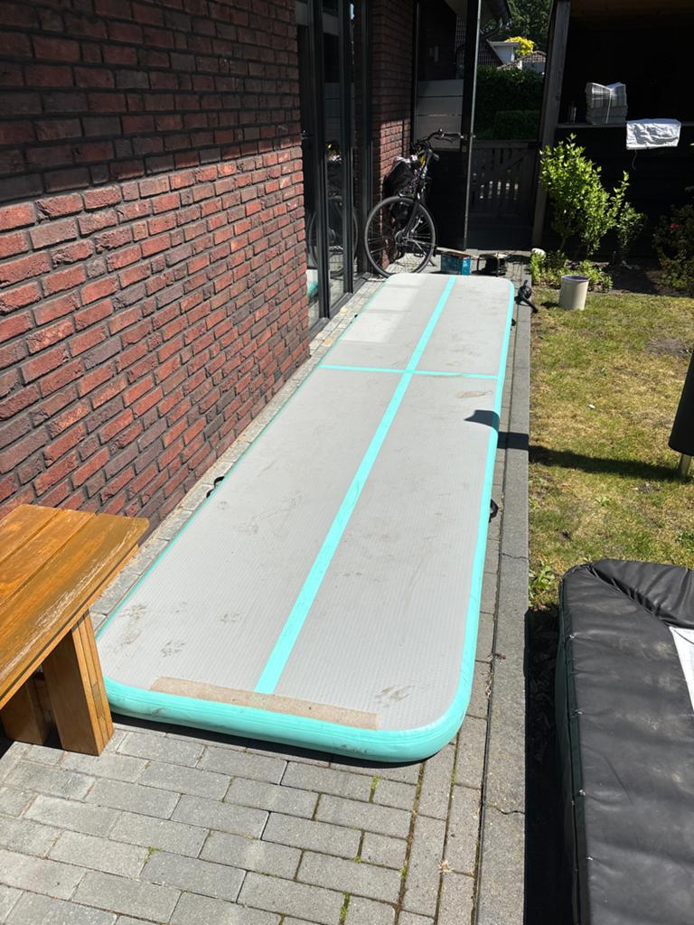 Airtrack 5m x 1m met pomp(€10) - moet geplakt worden, Sport en Fitness, Turnen, Kindermaat 122 t/m 140, Ophalen, Gebruikt, Materiaal