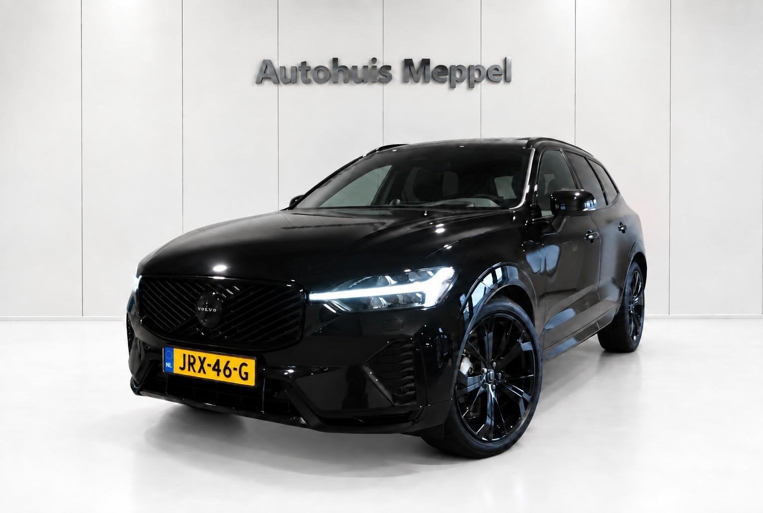 Volvo XC60 T6-AWD Black-Ultra NEW*B&W*Luchtvering*Trekhaak*P, Automaat, Gebruikt, Euro 6, 4 cilinders