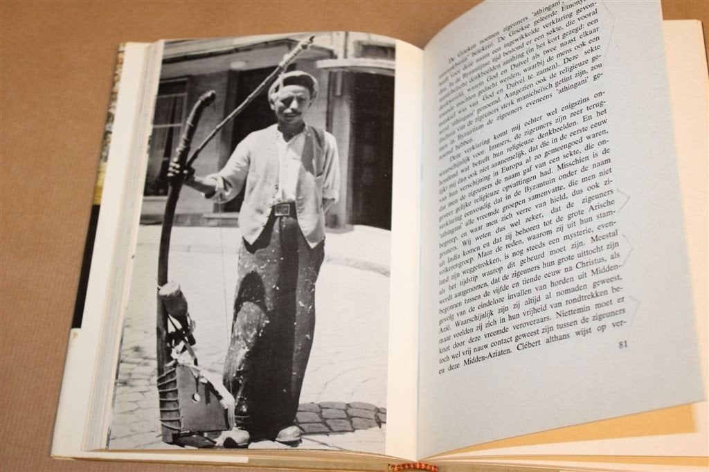 Volk Zonder Grenzen — Zigeuners, Vintage Boek 1964, Ophalen of Verzenden, Gelezen, Europa