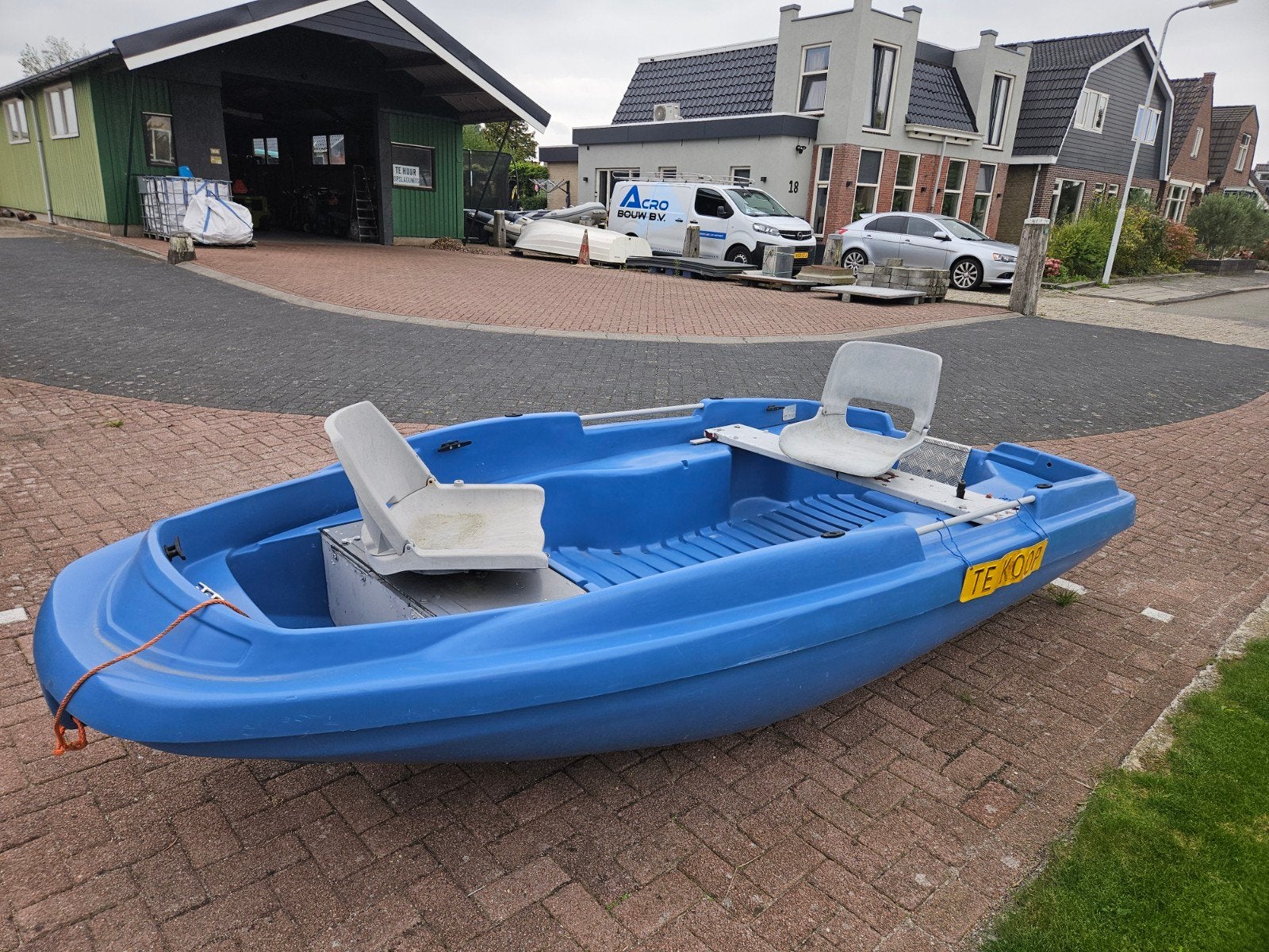 Foto 2 van Toerboot Visboot Jeanneau Cap 360 en een Suzuki 4 pk 4-takt