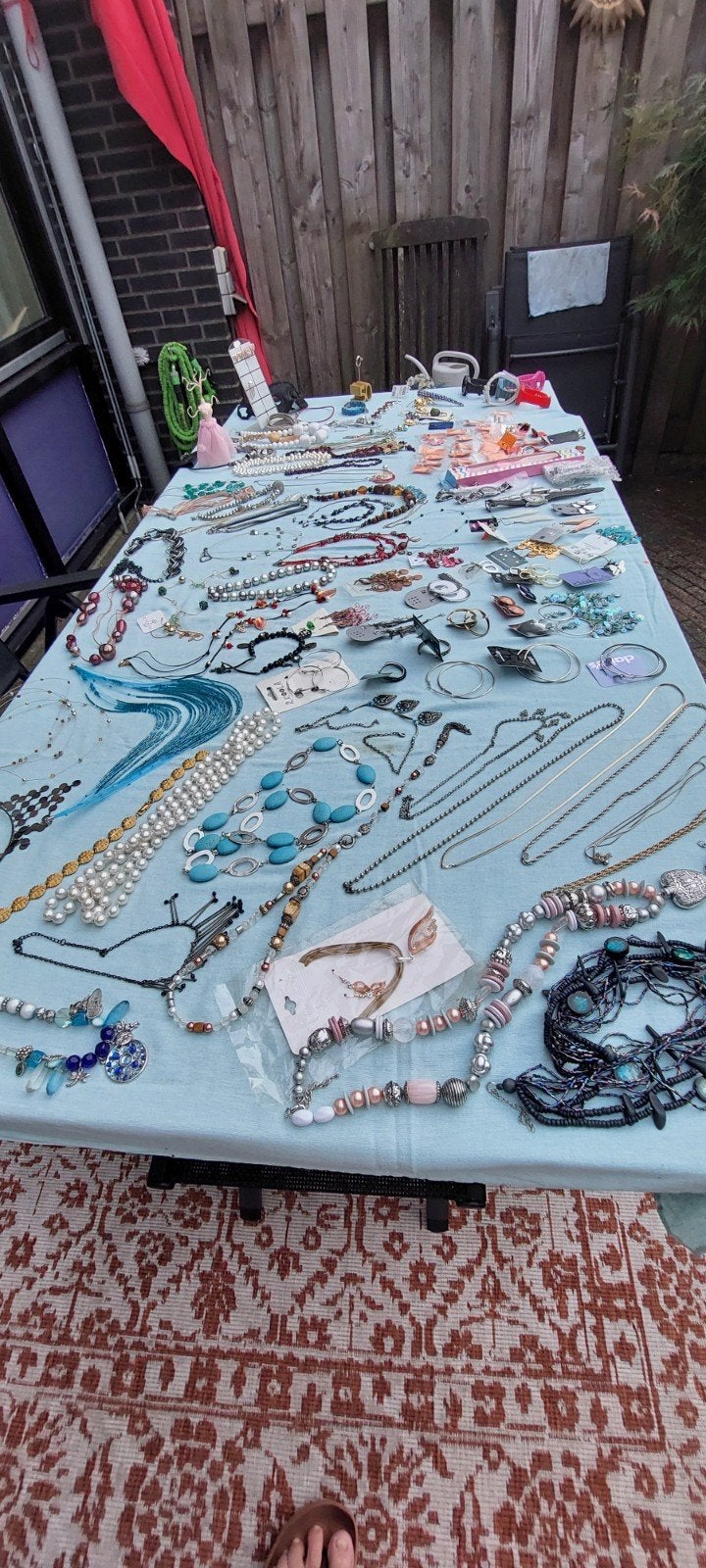 Meer dan 100 stuks : sieraden, colliers ,horloges enz., Ophalen of Verzenden, Overige materialen, Overige typen