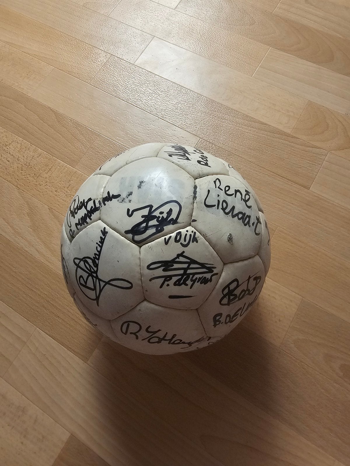 ADO Den Haag Voetbal met Diverse Handtekeningen, Ophalen of Verzenden, Gebruikt, Bal