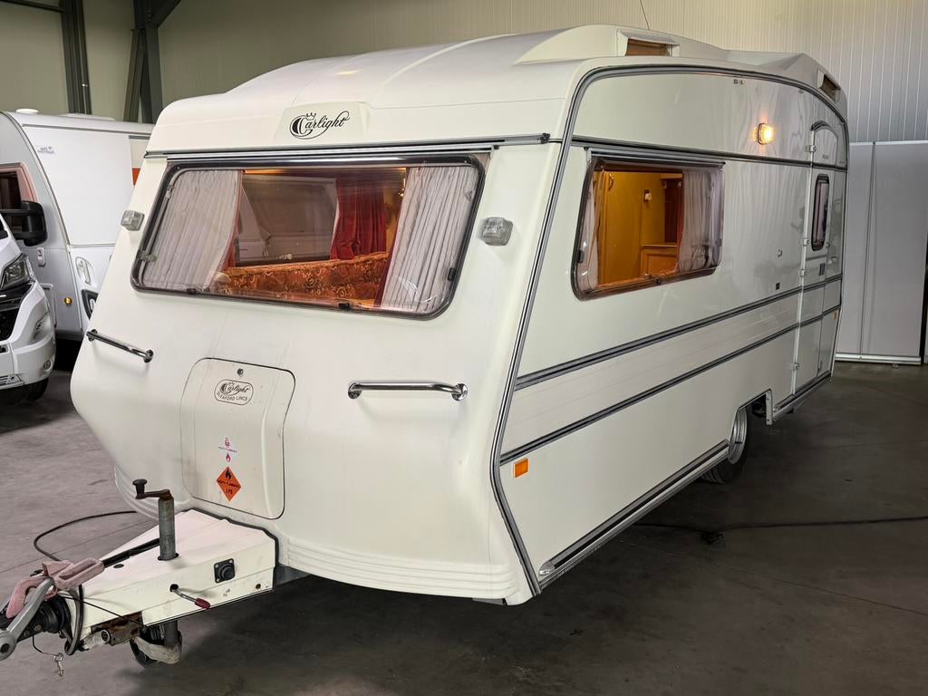 Carlight 46, Engelse topcaravan van 1984, zeer compleet, Caravans en Kamperen, Standaardzit, Schokbreker, Bedrijf, 4 tot 5 meter