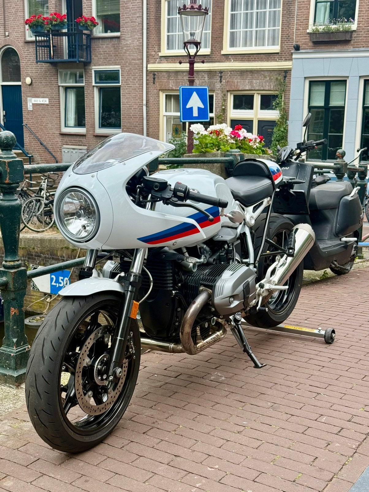BMW R nineT Racer | Unieke Cafe Racer, Motoren, Motoren | BMW, 2 cilinders, Traction Control, Motorrijbewijs A, Gebruikt