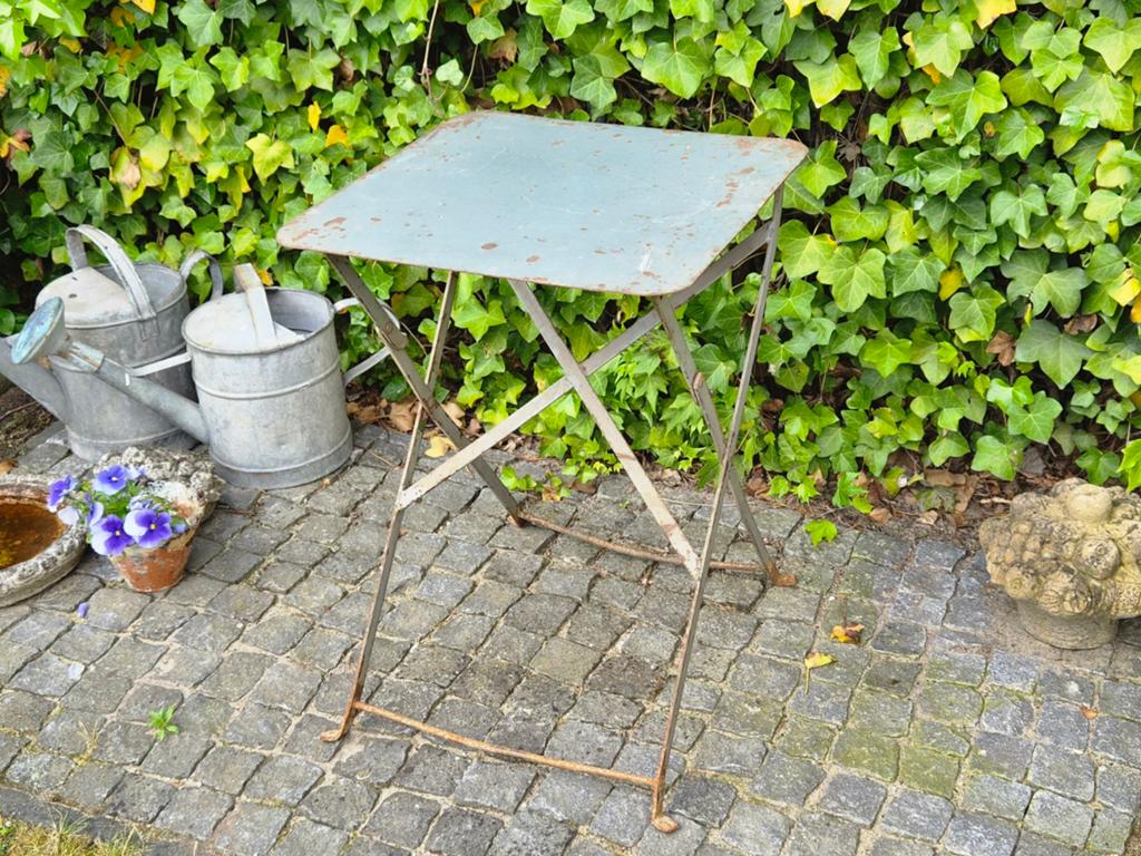 Partij oude metalen grijze Franse bistrotafeltjes inklapbaar, Ophalen, Overige