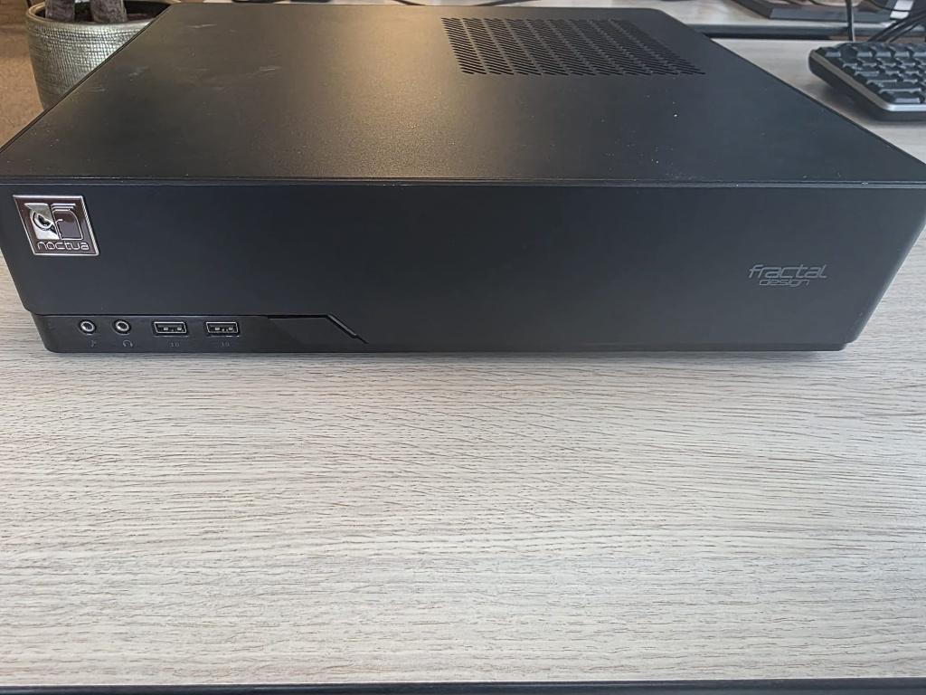 Computer Kast (behuizing), Huis en Inrichting, Kasten | Computermeubels, Gebruikt, Ophalen of Verzenden, Minder dan 70 cm, Minder dan 70 cm