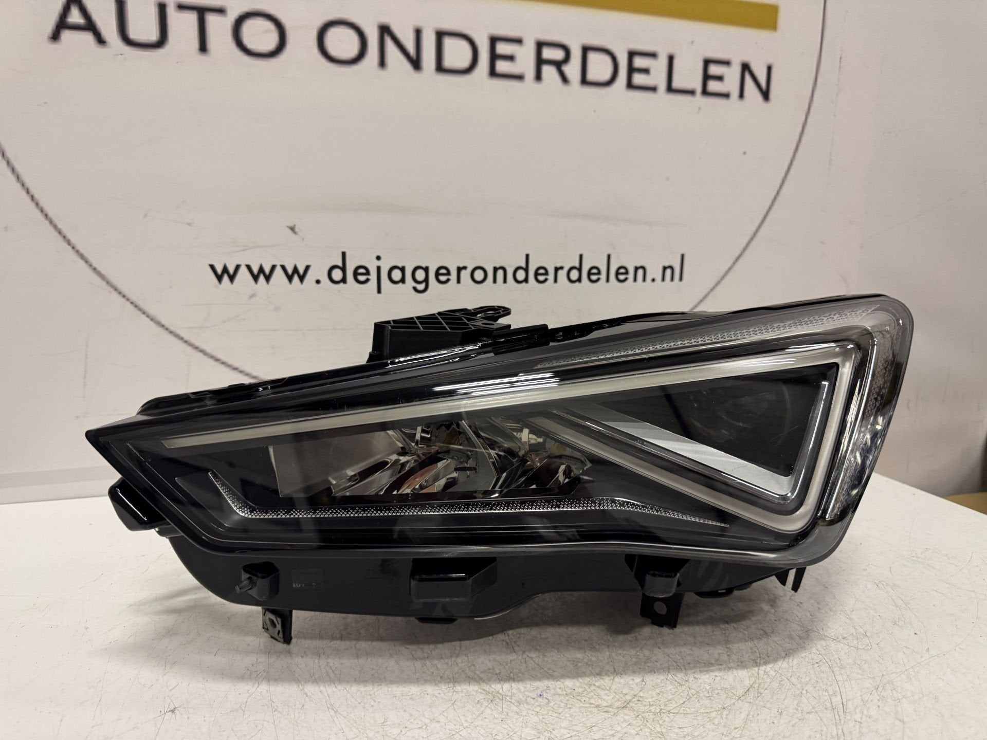 SEAT CUPRA FORMENTOR FULL LED KOPLAMP 5FG941007F COMPLEET, Gebruikt, Autovia A-2, Km 585 585
08760  Martorell, ES, Ophalen of Verzenden