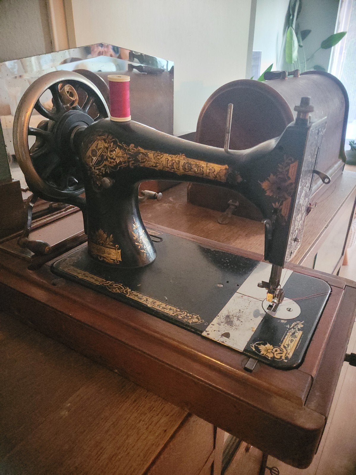 Antieke Singer Naaimachine met Houten Koffer, Antiek en Kunst, Antiek | Naaimachines, Ophalen of Verzenden