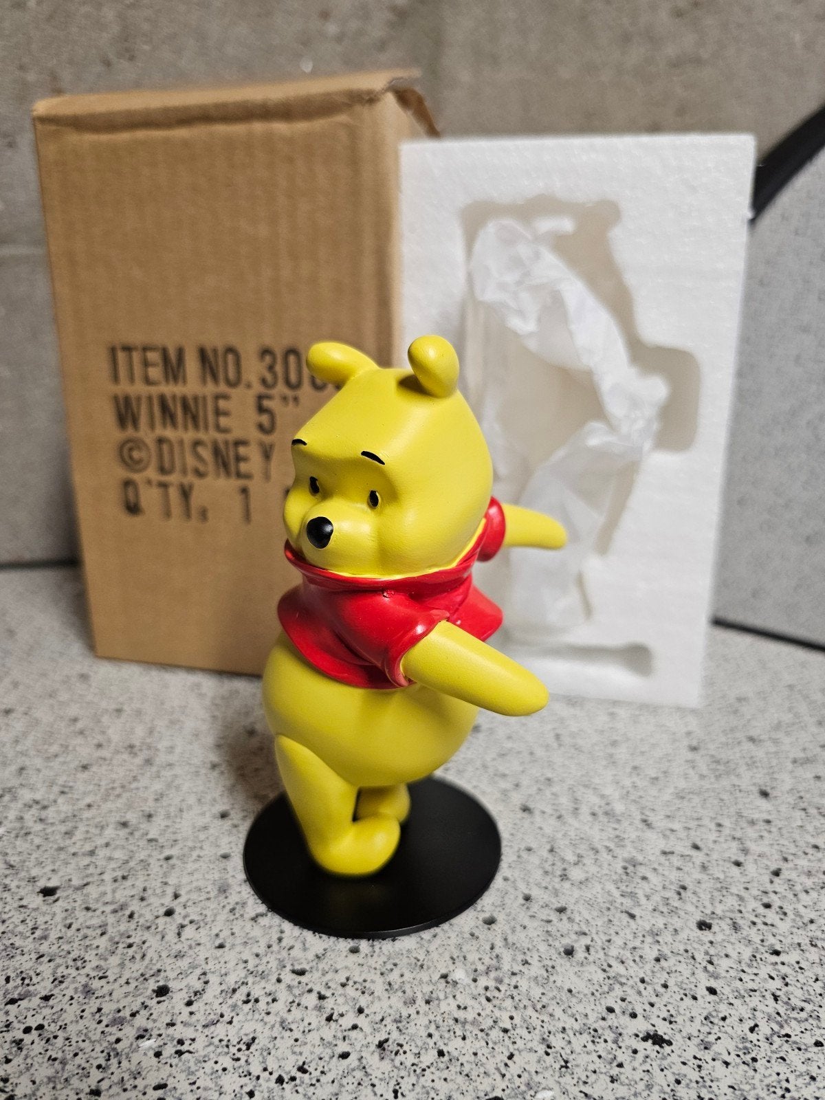 Classic Disney beeld Winnie the Pooh - met doos, nieuwstaat, Ophalen of Verzenden, Winnie de Poeh of vrienden, Nieuw, Beeldje of Figuurtje