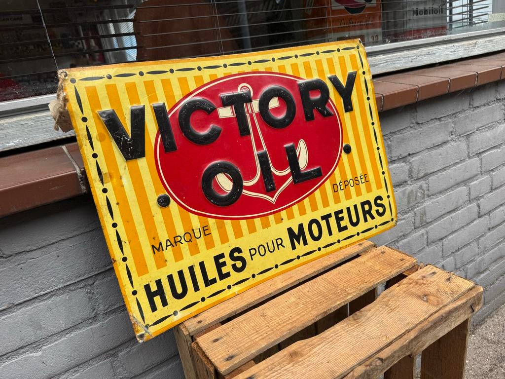 Vintage Victory Oil Reclamebord - Huiles pour Moteur, Reclamebord, Gebruikt, ., Ophalen of Verzenden