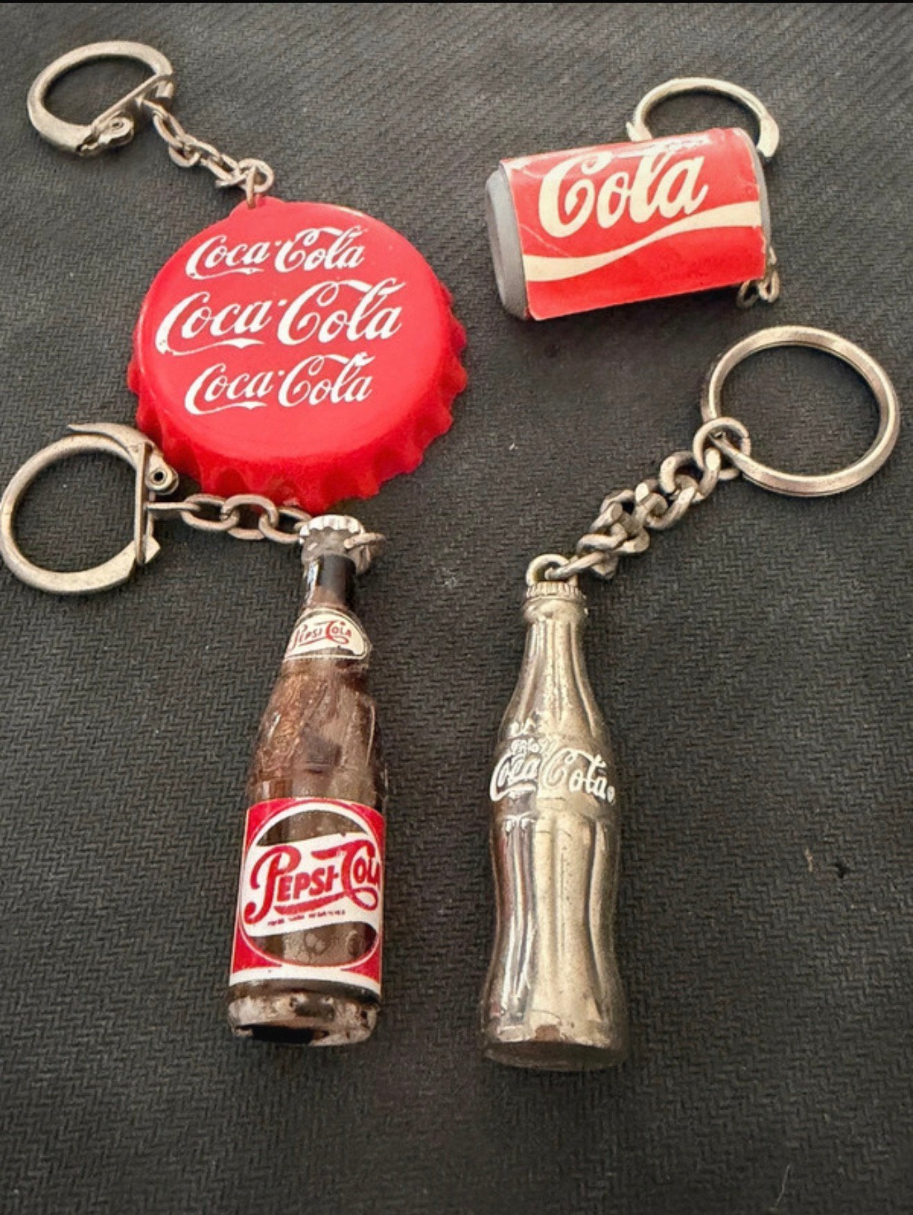 Van oma’s zolder - Vintage Coca-Cola & Pepsi sleutelhangers, Verzamelen, Verzenden, Zo goed als nieuw, Merk