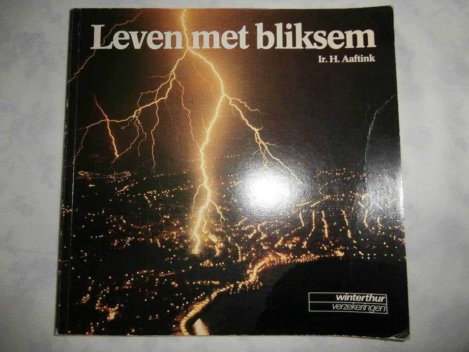 Leven met bliksem, Boeken, Natuur, Ophalen of Verzenden, Zo goed als nieuw, Natuur algemeen