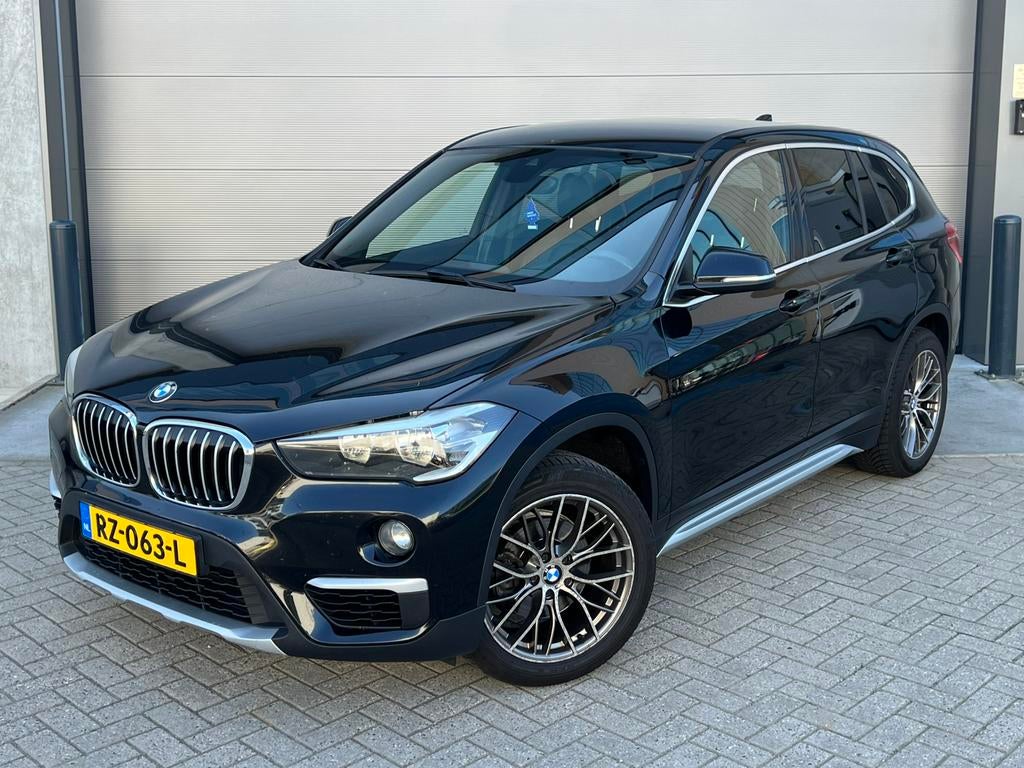 Zwarte BMW X1 sDrive 18D SUV M-Pakket 150PK/Apk/Navi/Leer!, X1, Achterwielaandrijving, Zwart, 4 cilinders