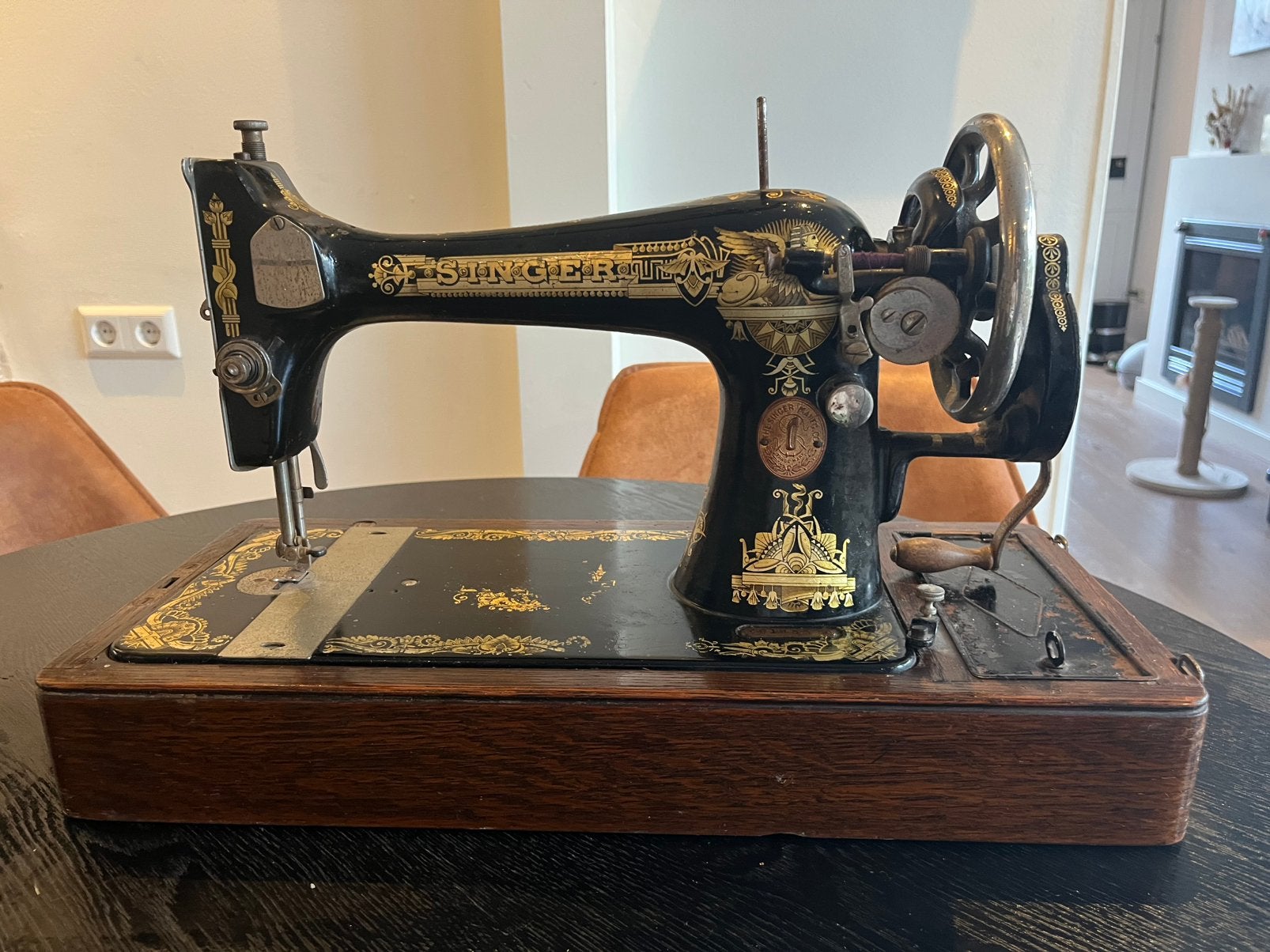 Antieke Singer naaimachine | Sphinx decor in houten koffer, Ophalen
