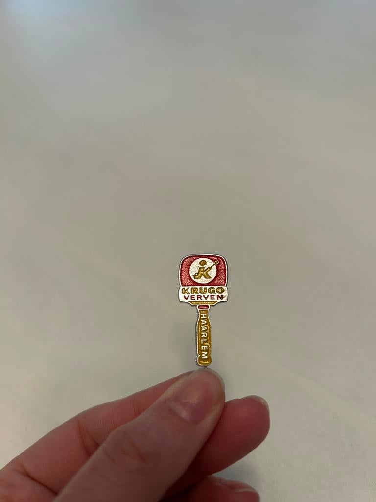 Krugo Verven Haarlem speldje (pin), Verzamelen, Speldjes, Pins en Buttons, Ophalen of Verzenden, Zo goed als nieuw, Overige onderwerpen