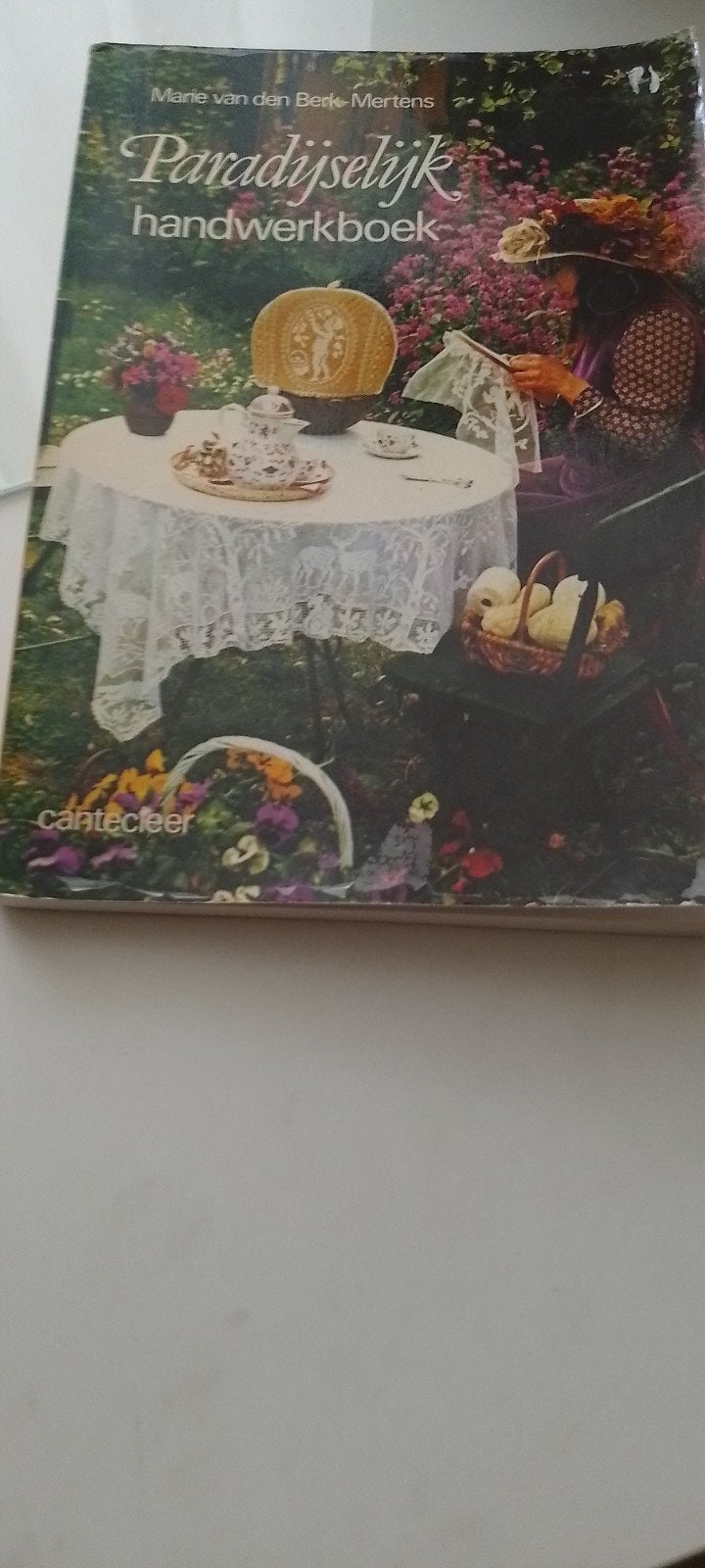 Handwerkboek paradijselijk7handwerk, Hobby en Vrije tijd, Ophalen of Verzenden, Haken, Patroon of Boek