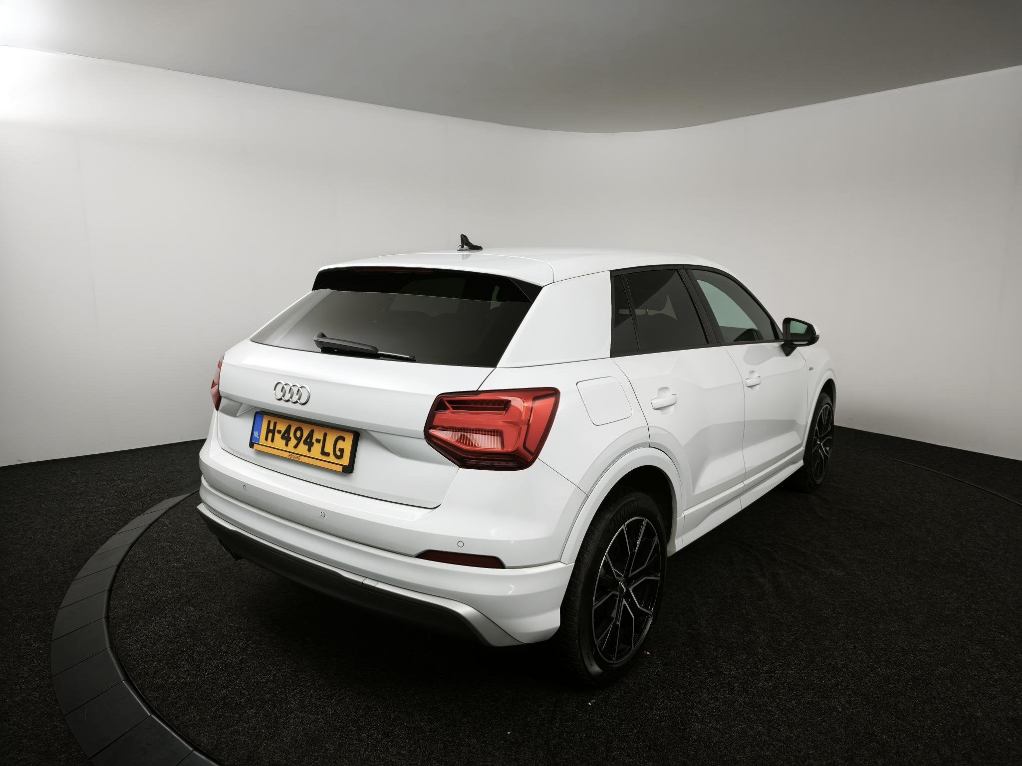 Audi Q2 35 TFSI S Edition | S-line |, 4 cilinders, 150 pk, Leder en Stof, Wit
