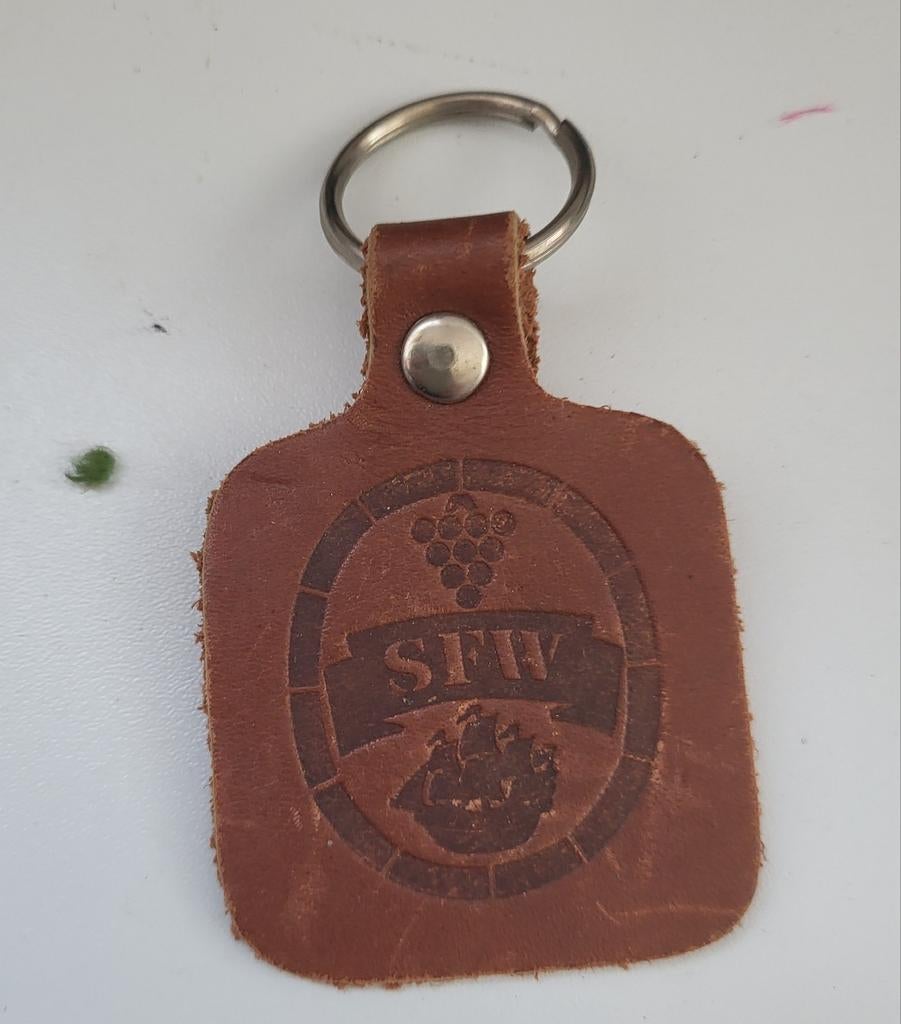 Leren Sleutelhanger SFW met Druiven en Schip Logo, Ophalen of Verzenden, Gebruikt, Overige typen