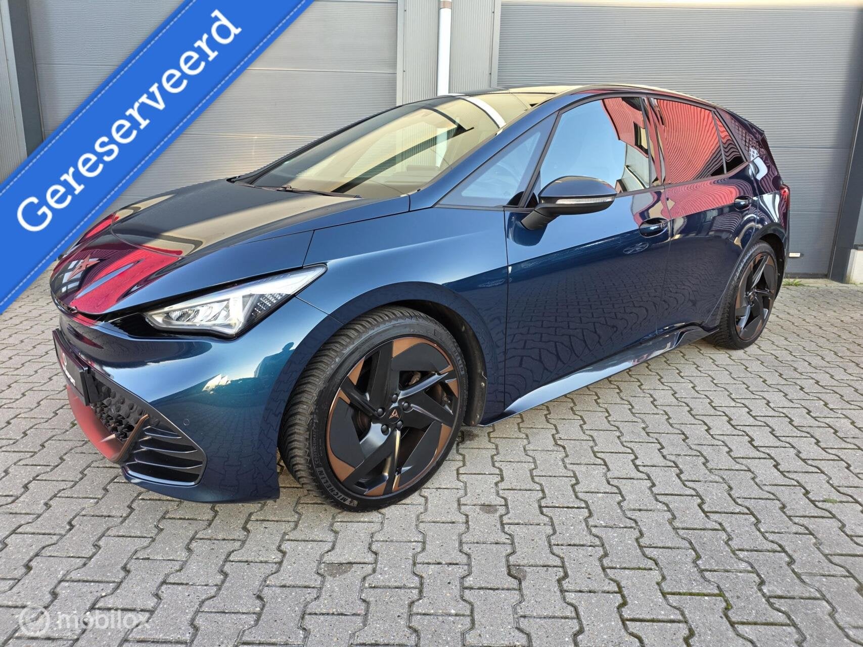 CUPRA Born Copper/ SOH 91.6% / Pano-dak/ HUD / Warmtepomp, Auto's, Automaat, Dealer onderhouden, Gebruikt, Blauw