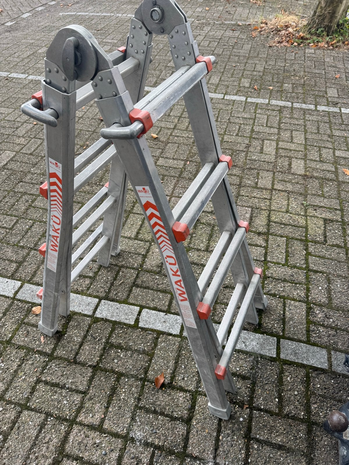 Waku ladder/trap in zeer goede staat, Doe-het-zelf en Verbouw, Ladders en Trappen, Ophalen, Zo goed als nieuw, Ladder, Opvouwbaar of Inschuifbaar