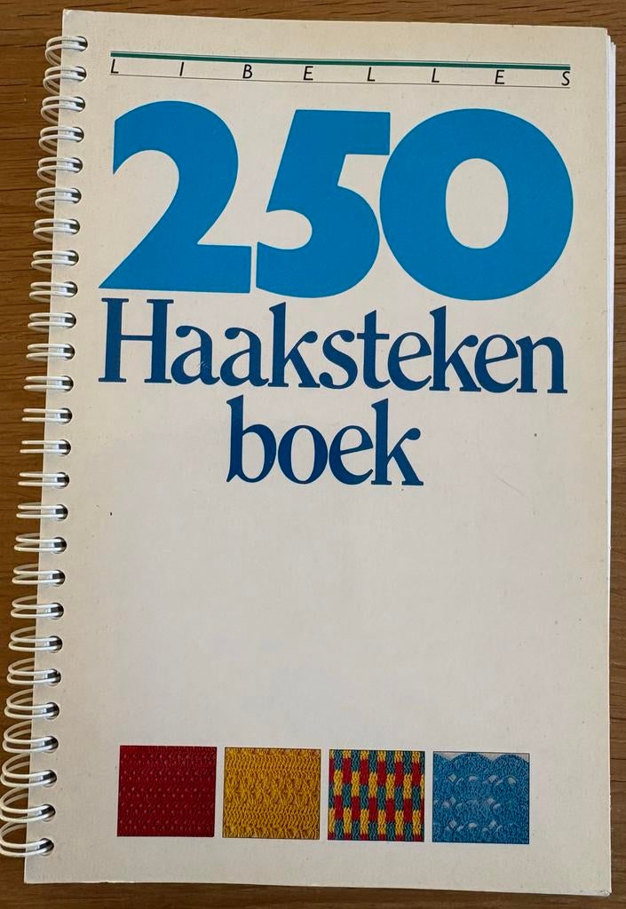 250 Haaksteken Boek: Basis tot Jacquard en Tunesisch Haken, Hobby en Vrije tijd, Breien en Haken, Ophalen of Verzenden, Gebruikt