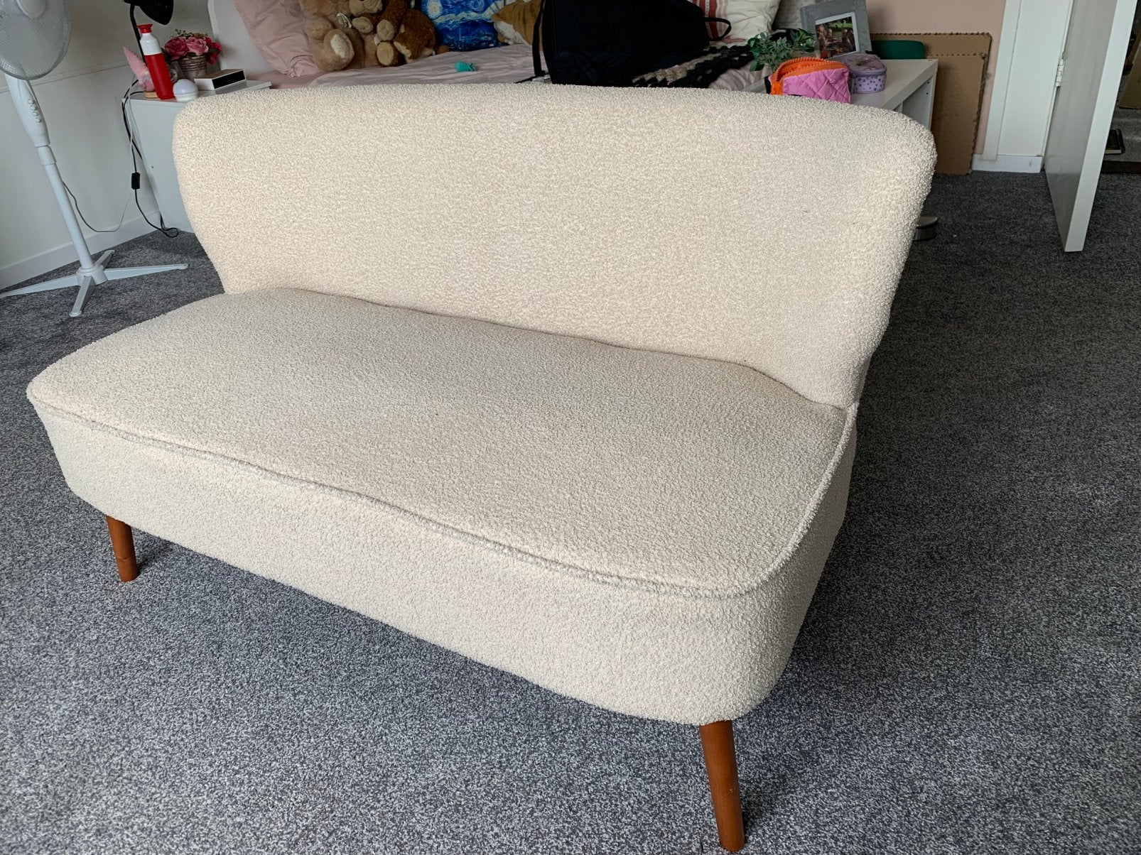 Heel leuk bankje, crème, zachte stof, Huis en Inrichting, Slaapkamer | Slaapbanken, Ophalen, Tweepersoons, 190 cm of minder, Zo goed als nieuw