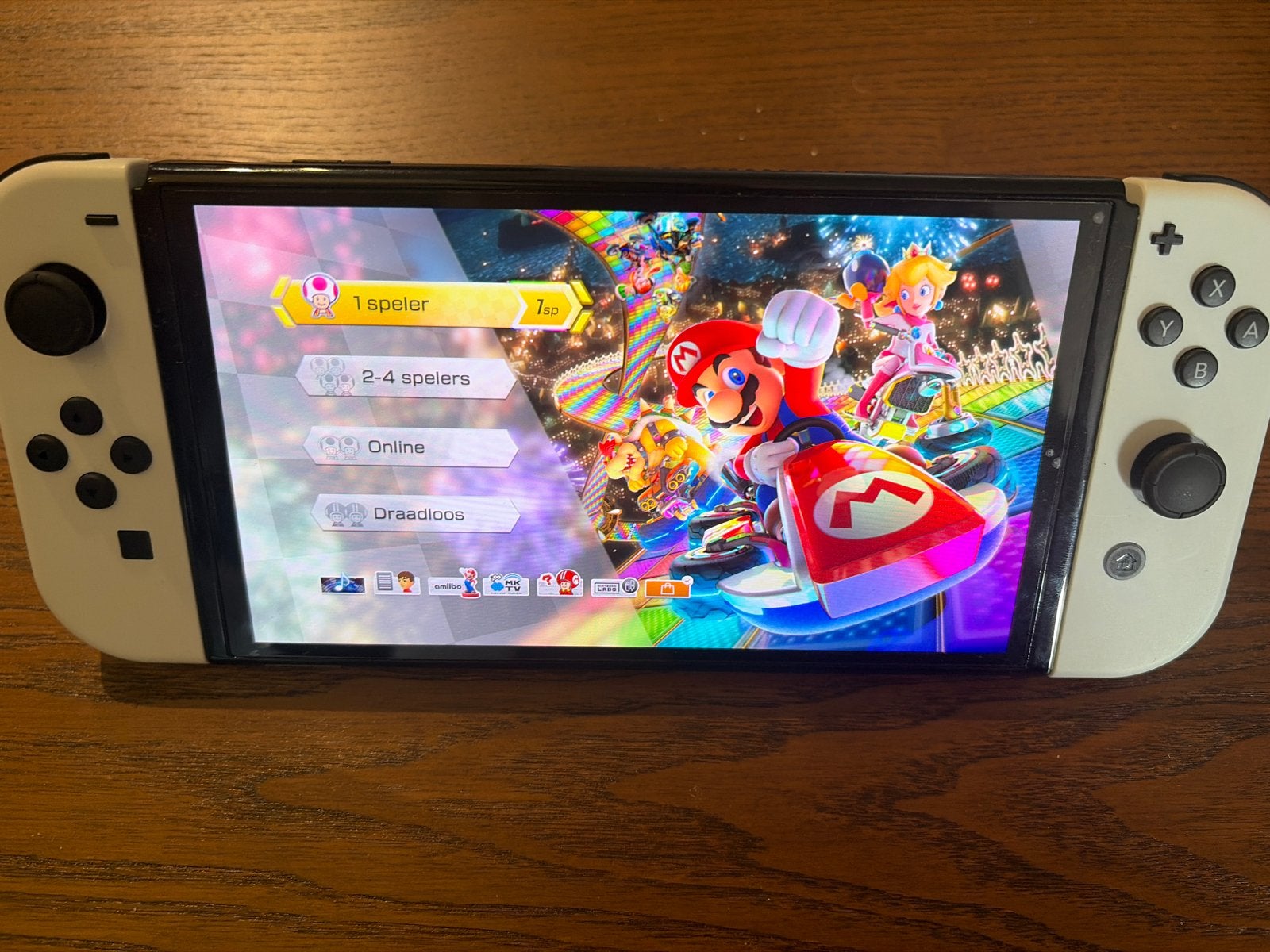 Nintendo Switch OLED met Mario Kart 8 Deluxe, Spelcomputers en Games, Met games, Met 2 controllers, Zo goed als nieuw, Switch OLED