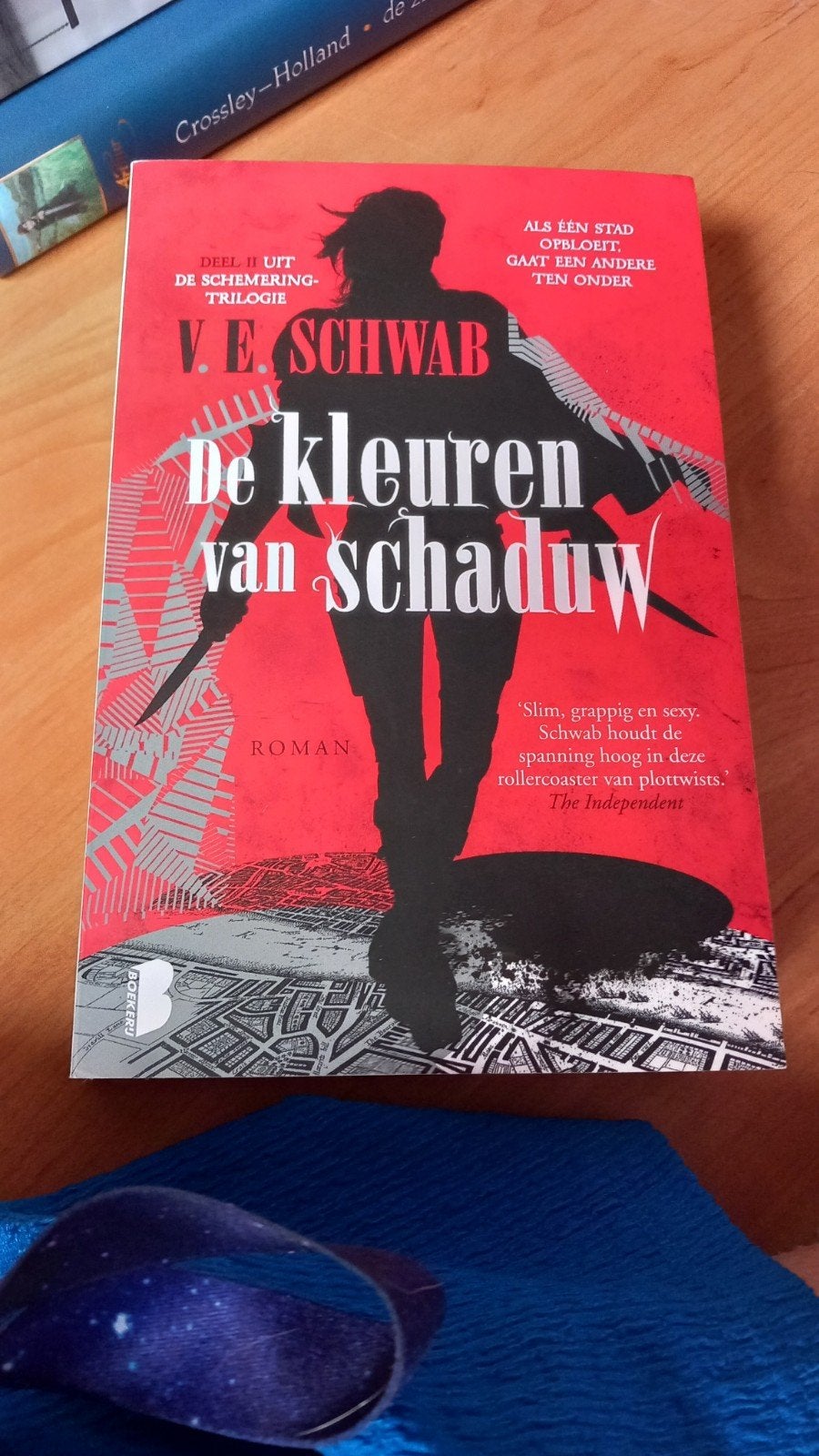 De Kleuren van Schaduw - V.E. Schwab (Deel II), Ophalen of Verzenden, Zo goed als nieuw, V.E. Schwab, Nederland