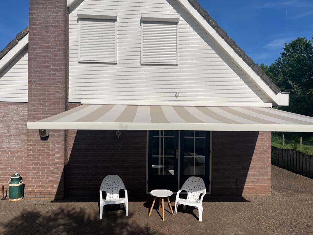Zonnescherm / terrasscherm, Tuin en Terras, Zonneschermen, Ophalen, 450 cm of meer, Elektrisch, Zo goed als nieuw