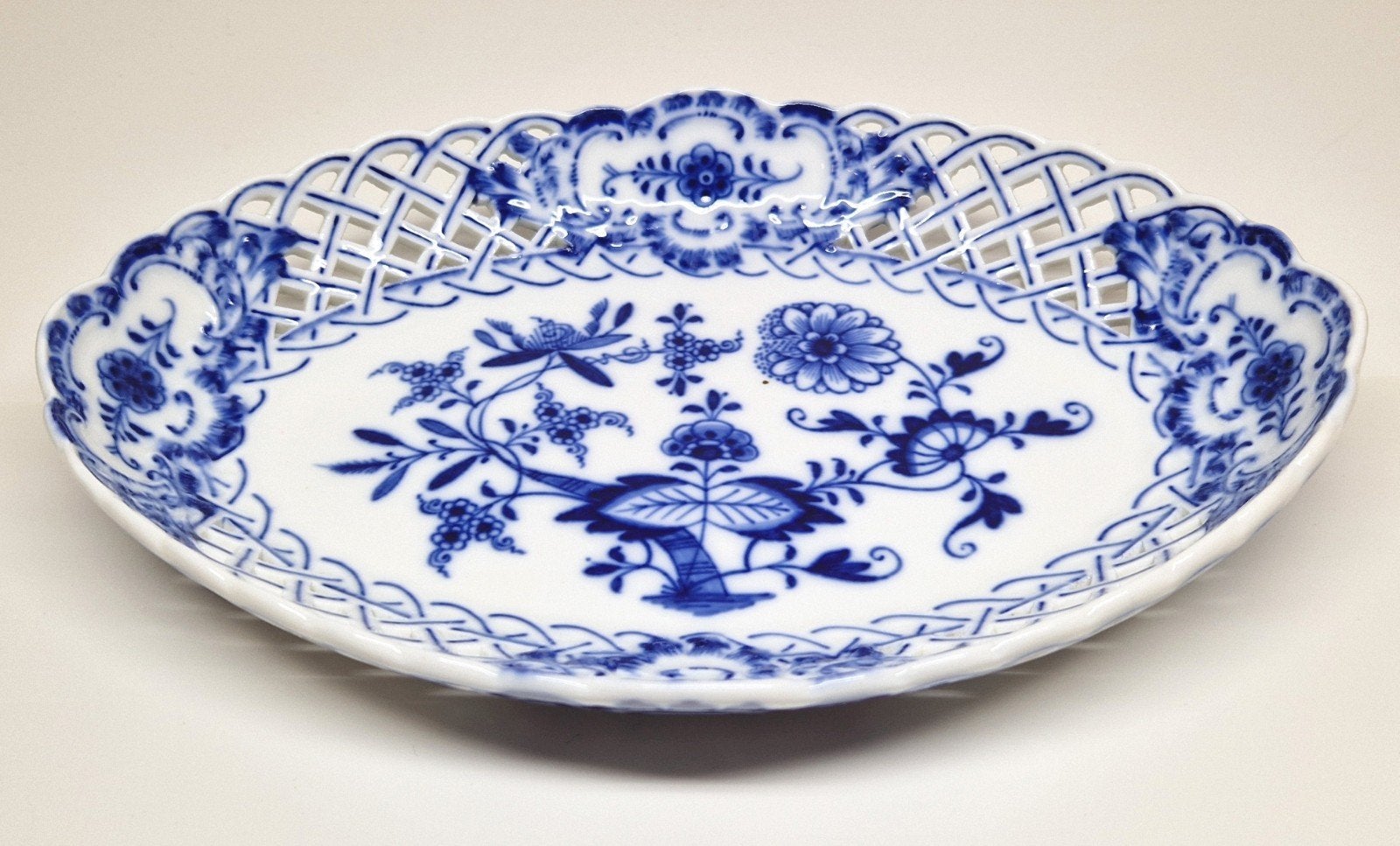 Porseleinen opengewerkt schaaltje Meissen, 19e eeuw., Ophalen of Verzenden