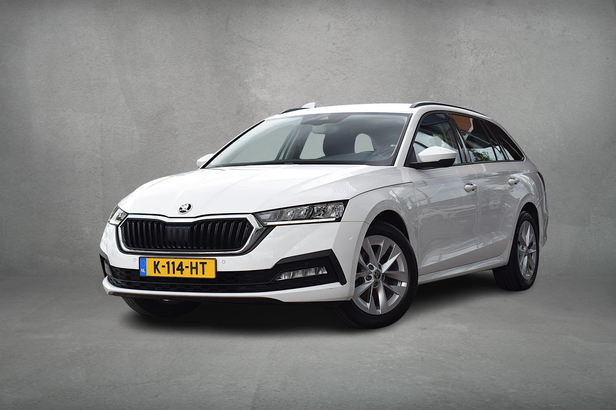 Skoda Octavia Combi 1.0 e-TSI Business Edition | Apple CarPl, Auto's, Skoda, Stof, Gebruikt, Wit, 19 km/l