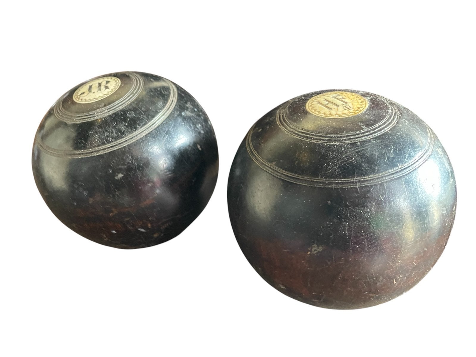 Twee antieke Engelse lawn bowls van lignum vitae, Ophalen