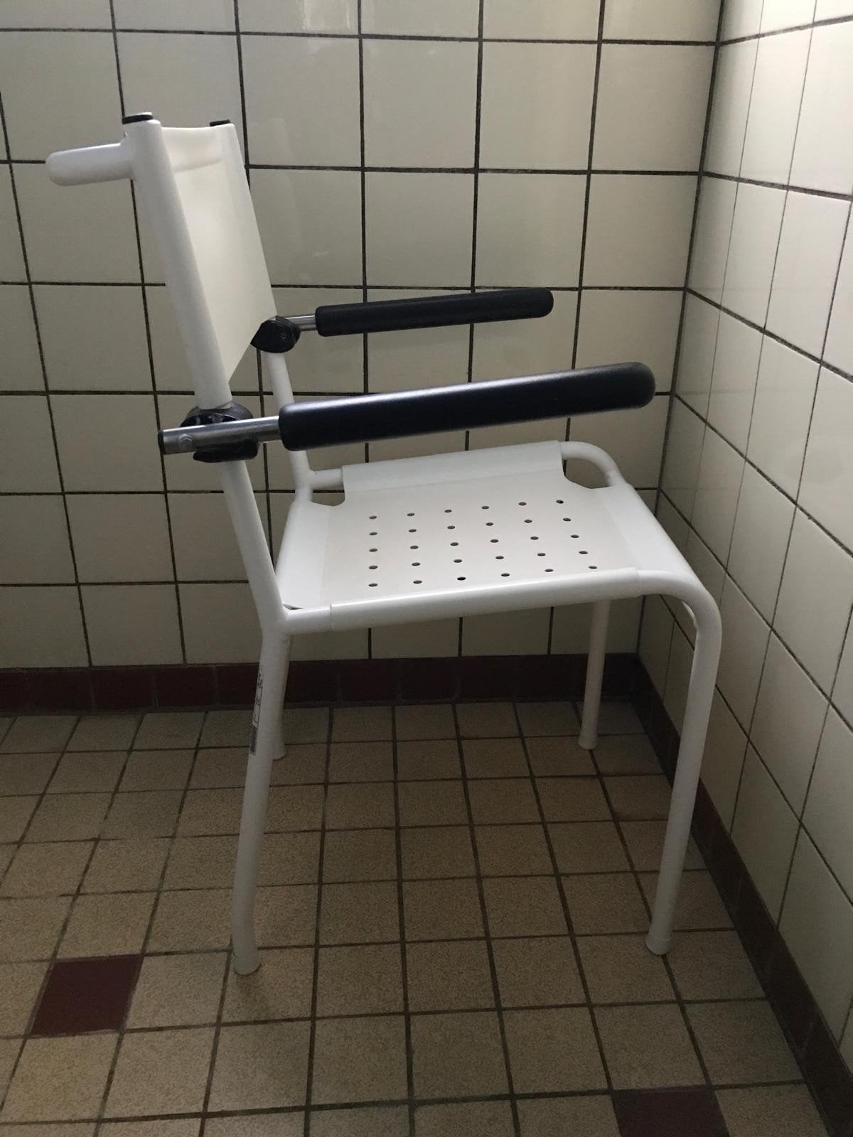 Douchestoel, Ophalen