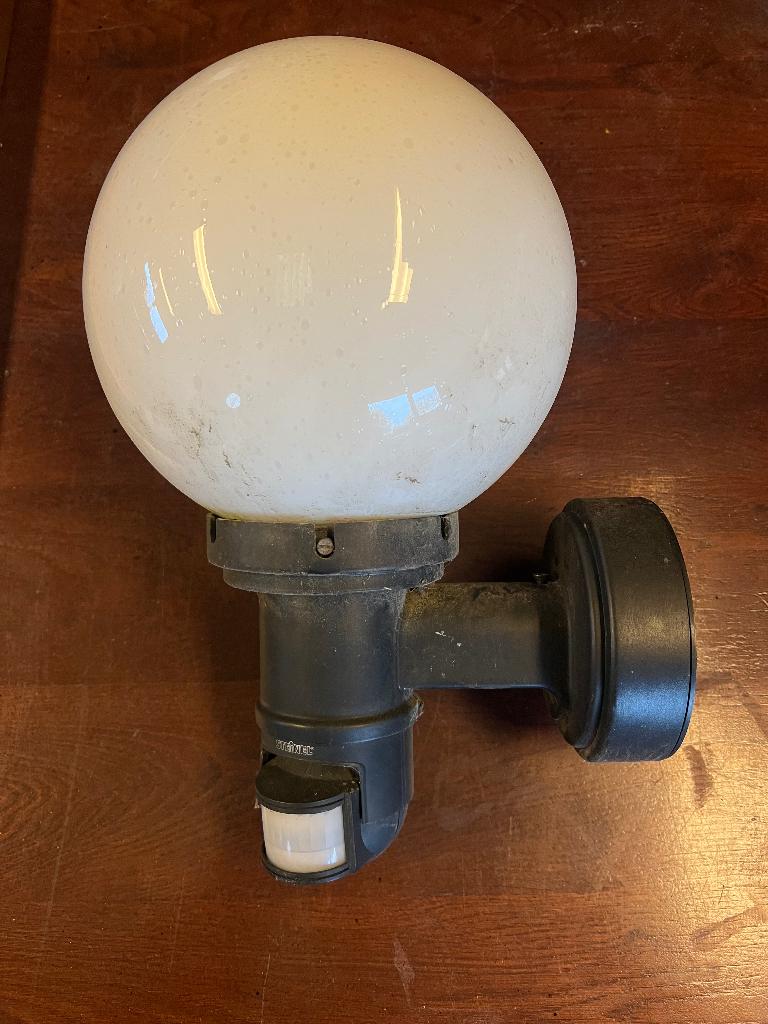 Steinel - Buitenlamp Bol - Retro - met bewegingssensor, Tuin en Terras, Ophalen, Kunststof, Gebruikt, Wandlamp