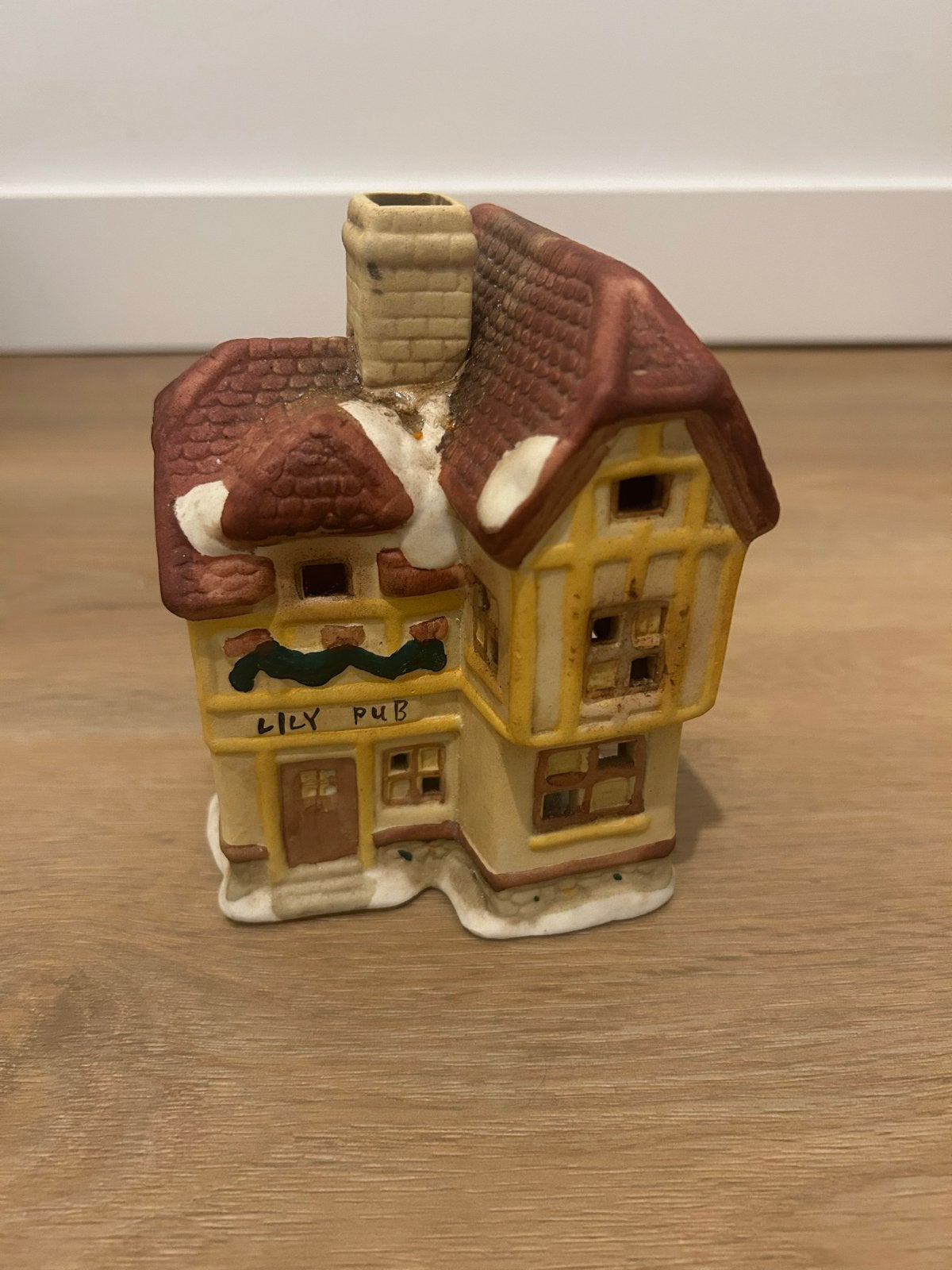Charmant Porseleinen Lichthuisje - Lily Pub, Vintage, Gebruikt, Meerkleurig, Ophalen of Verzenden
