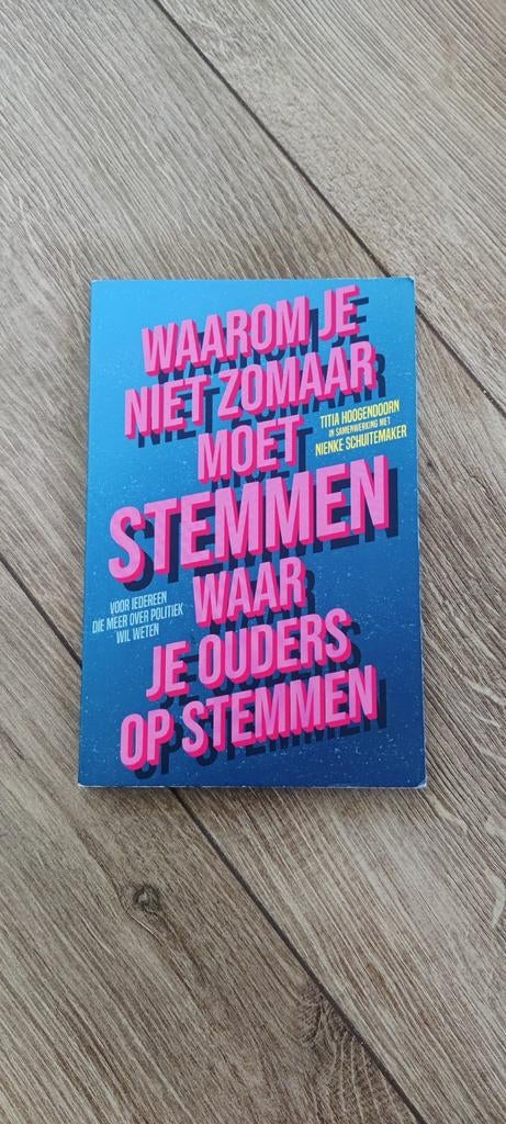 Waarom je niet zomaar moet stemmen - Titia Hoogendoorn, Ophalen of Verzenden, Zo goed als nieuw, Politiek en Staatkunde, Titia Hoogendoorn, Nienke Schuitemaker
