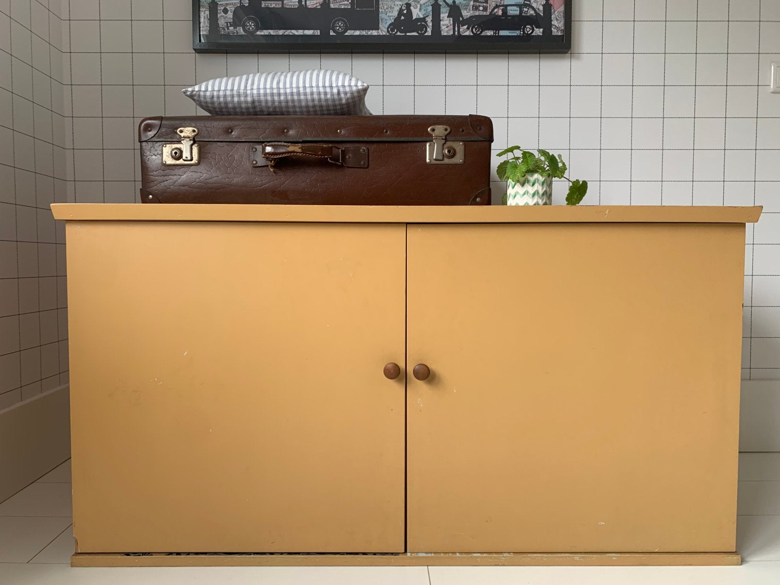 Leuk okergeel vintage kastje t.e.a.b., Huis en Inrichting, Ophalen, Gebruikt