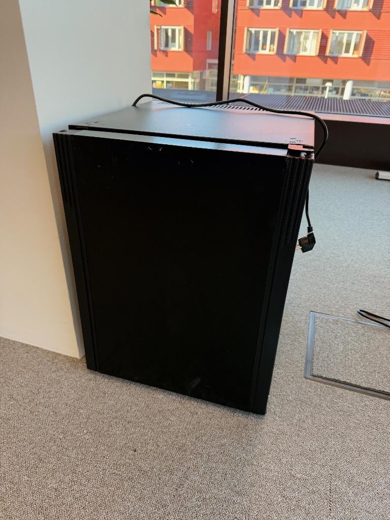 Stille mini koelkast / minibar 33L – BCH-40B-E – zwart, Ophalen, Minder dan 75 liter, Zonder vriesvak, Gebruikt