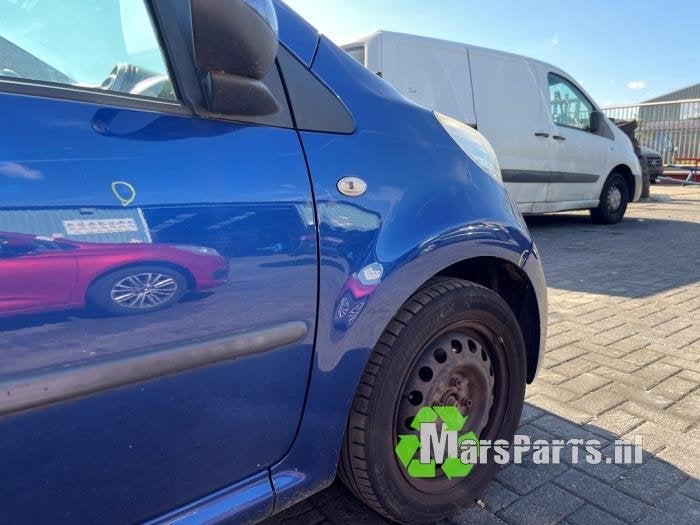 Scherm rechts-voor van een Peugeot 107 (KNR), Gebruikt, -, -, Ophalen of Verzenden