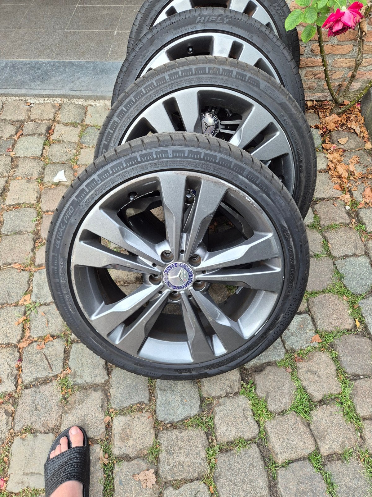 Mercedes CLA 18 inch velgen met zo goed als nieuwe banden, Ophalen, 18 inch, Banden en Velgen, Zomerbanden