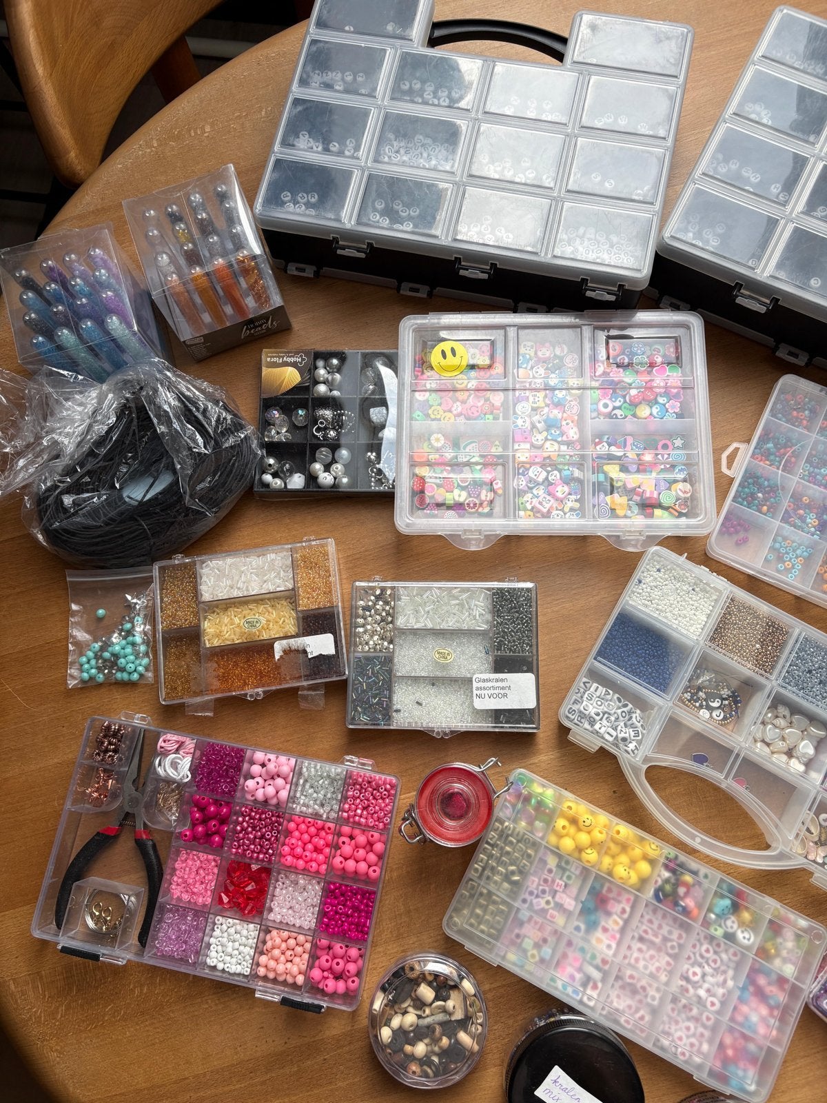 Groot kralenpakket met draad, tang en diverse accessoires, Ophalen of Verzenden, Gebruikt, Kraal