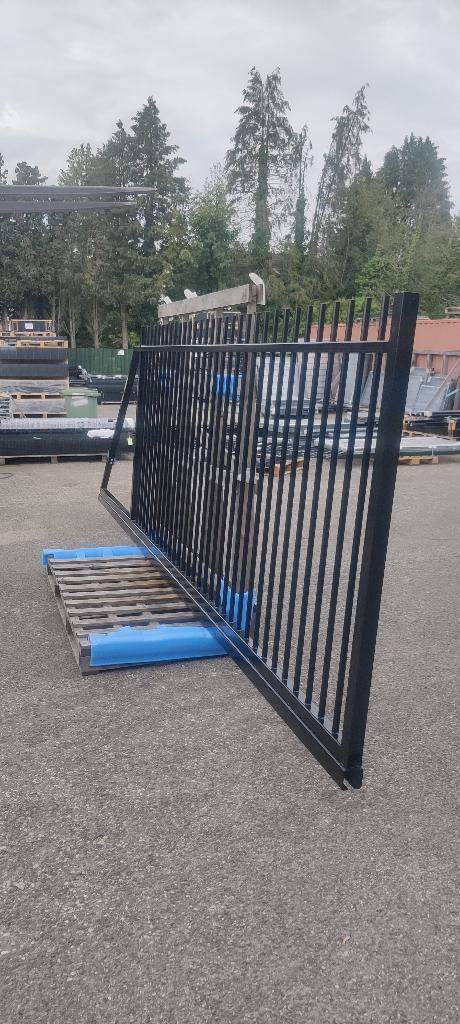 Schuifpoort 5 meter 180cm hoog doorgestoken spijlen Zwart, Tuin en Terras, Tuinhekken en Hekwerk, Ophalen of Verzenden, Nieuw