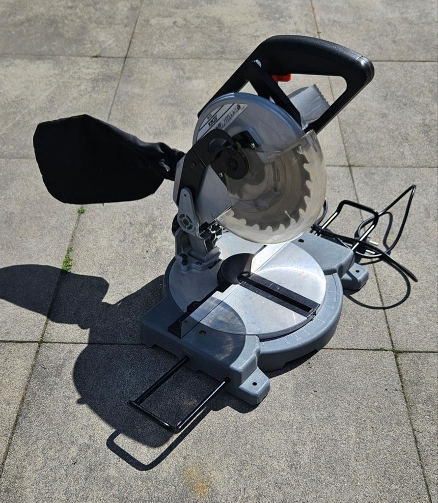 Kinzo Afkortzaag 1200W - Zo goed als nieuw, Kinzo, 70 mm of meer, Ophalen of Verzenden, Zo goed als nieuw