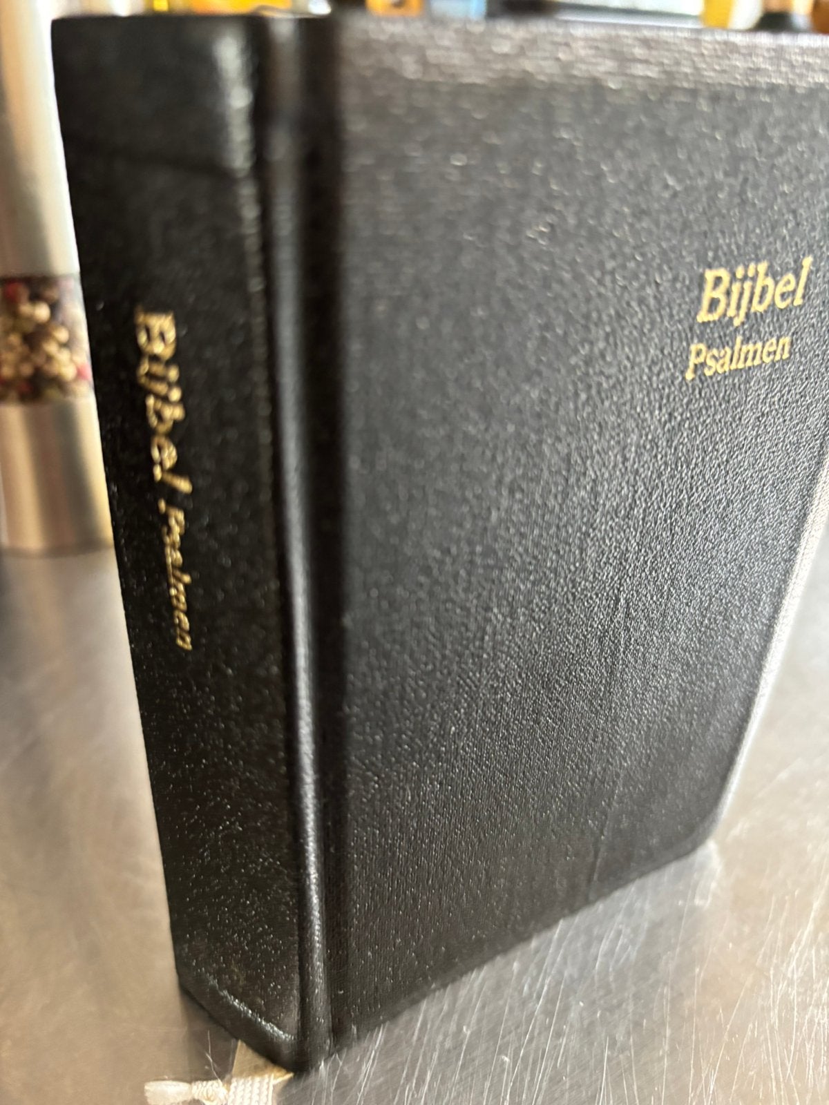 ZAKBIJBEL STATENVERTALING EN PSALMEN 1773 LINTEN 23/9cm, Ophalen of Verzenden, Gelezen, Christendom | Protestants