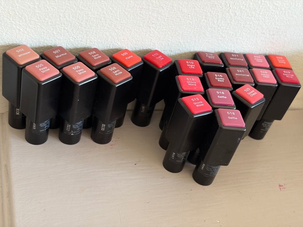 22 x de Shiseido ModernMatte Powder Lipsticks, Nieuw, Ophalen of Verzenden, Make-up, Overige kleuren